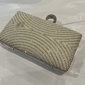 Engagement clutch bridal with ring